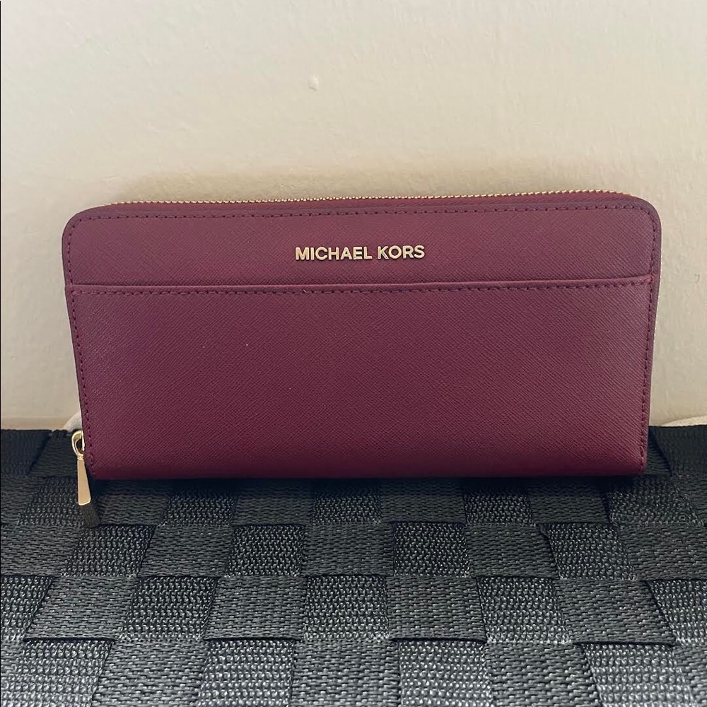 Michael Kors Zip Wallet